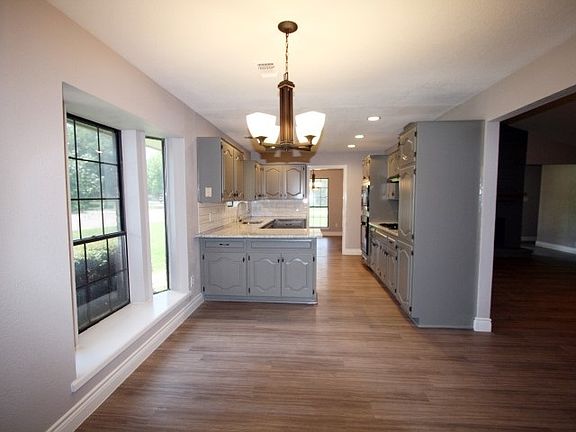 3rd image of 310 Evergreen Cir