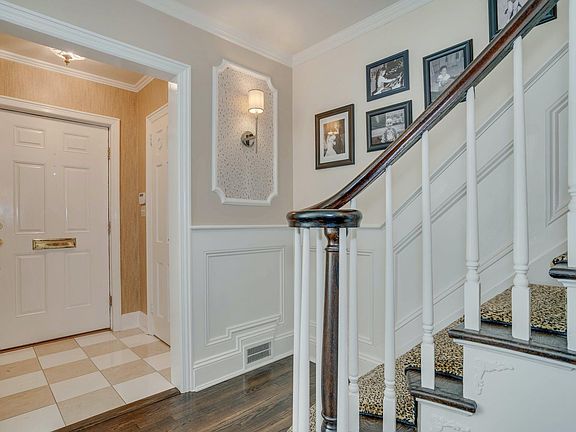 2nd image of 115 Park Ave
