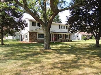 1st image of 748 Oxford Dr