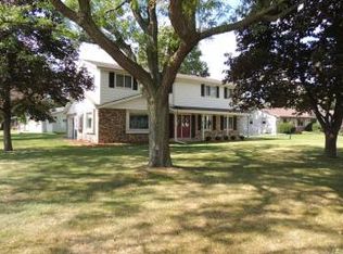 748 Oxford Dr, Hartland, WI 53029