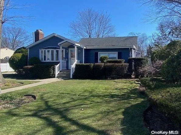 140 Waldo Street, Copiague, NY 11726