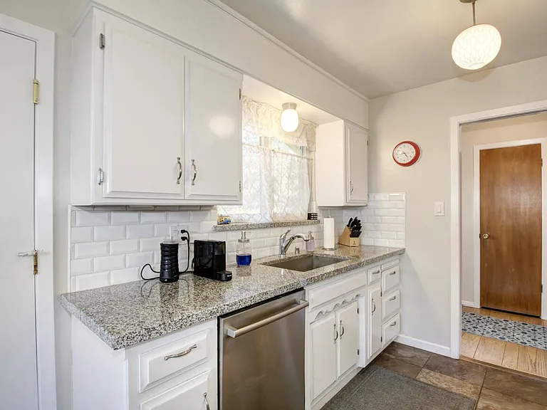 1201 Oak Ave — Photo 10