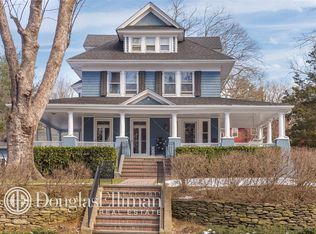 9 Central Dr, Port Washington, NY 11050