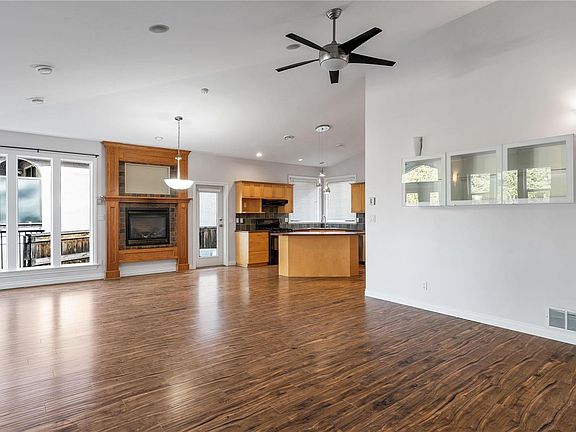 4th image of 2426 Selwyn Rd
