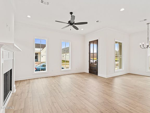 3rd image of 506 Flores Ct