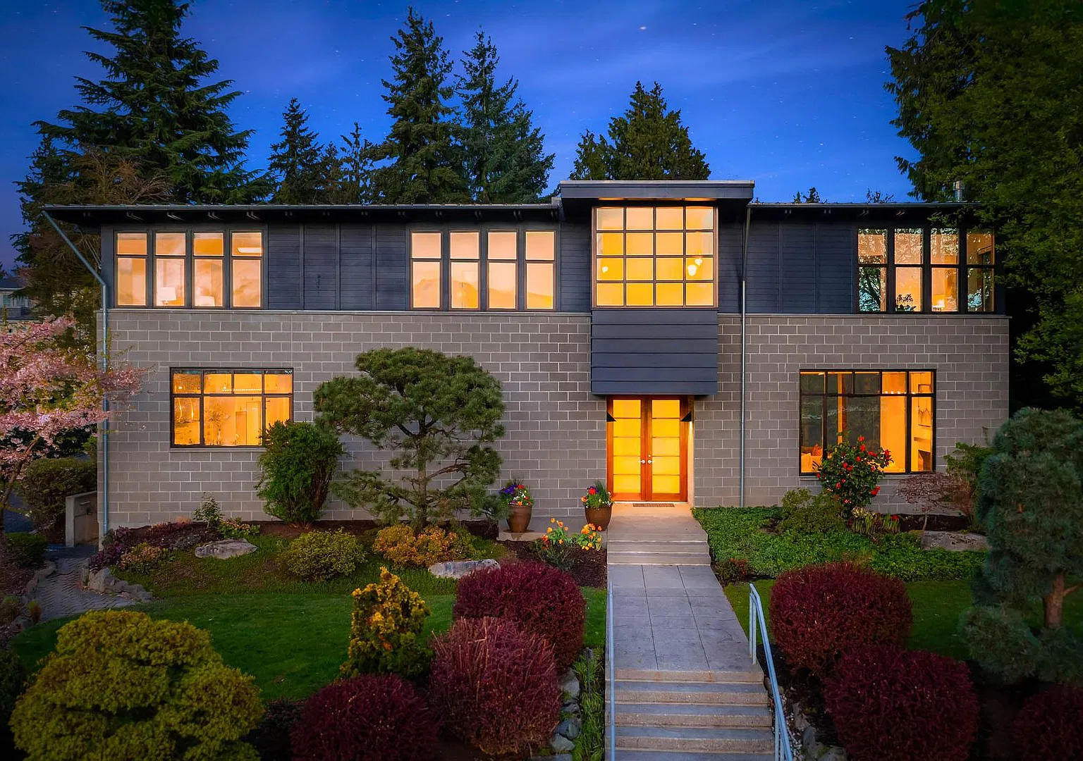 5Bd/4.75Ba Yarrow Point Home — Photo 2