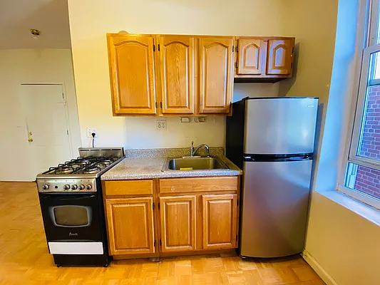 Rented by Compass | media 7