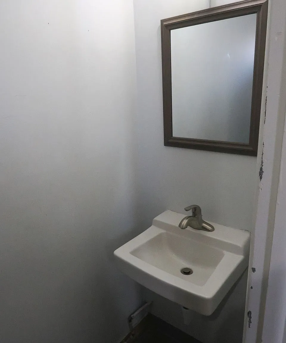 Studio, 1.0 bath, $1,061 — Photo 3