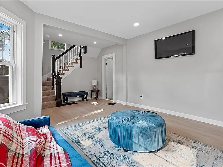 125 Grandview Ave — Photo 4