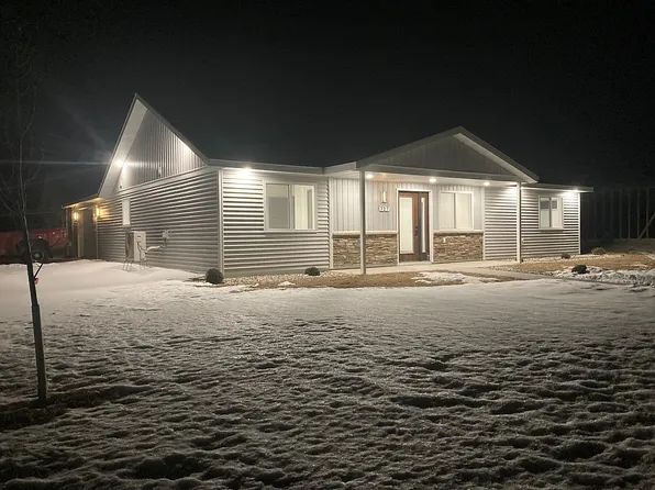 727 Dandrew Ln, Detroit Lakes, MN 56501