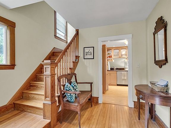3rd image of 10 Vernon St