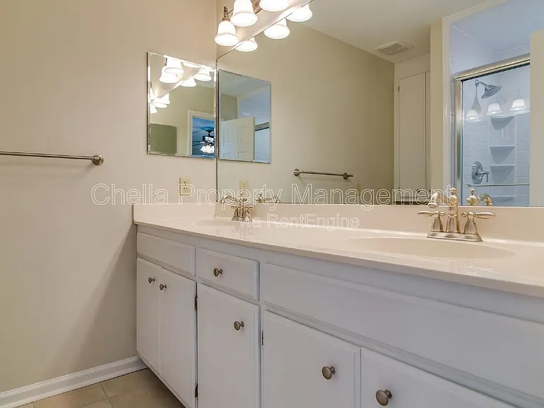 2615 Habersham Ave — Photo 24