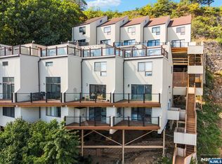 101 State Rt 5 APT 206, Edgewater, NJ 07020