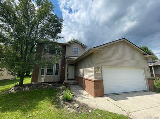 2720 Eastern Ave, Rochester Hills, MI 48307
