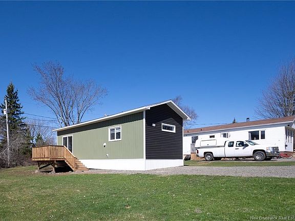 3rd image of 32 Carolyn Cres