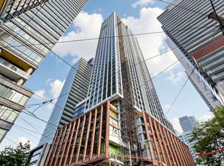400 King St W #823, Toronto, ON M5V 1K2