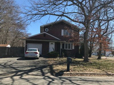 31 Albermarle Ave, Holtsville, NY, 11742