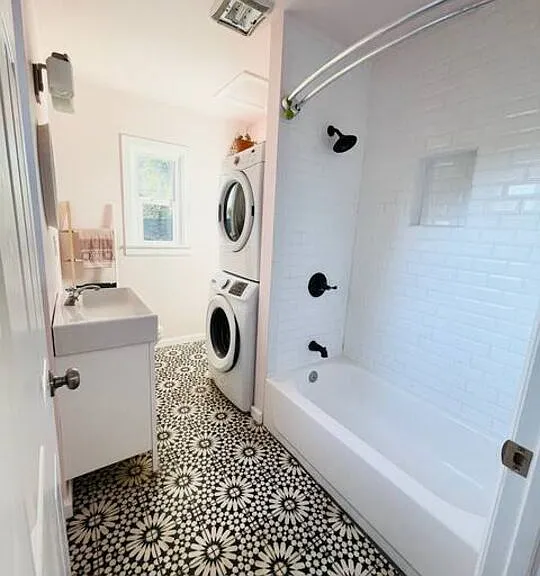 710 Stepney St — Photo 13