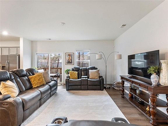 5th image of 680 Groover St