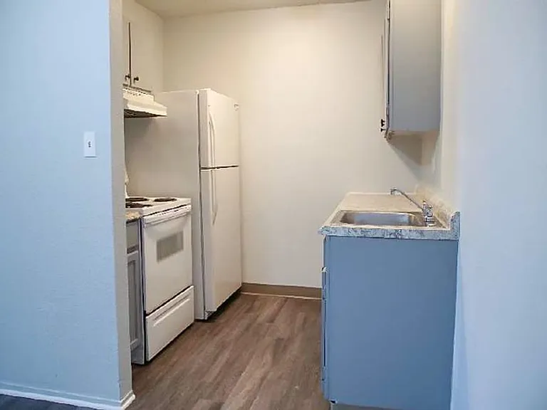 Victory Park Apartments — Photo 8