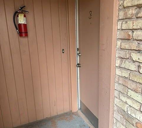 4th image of 812 Marshall St APT 3
