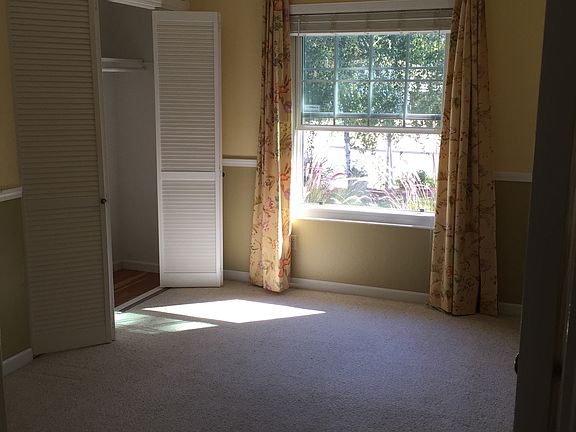 5th image of 19 Sandalwood Ct
