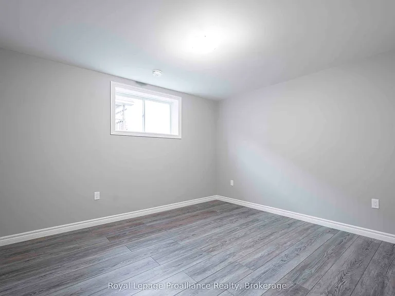 47 Dewal Pl — Photo 8