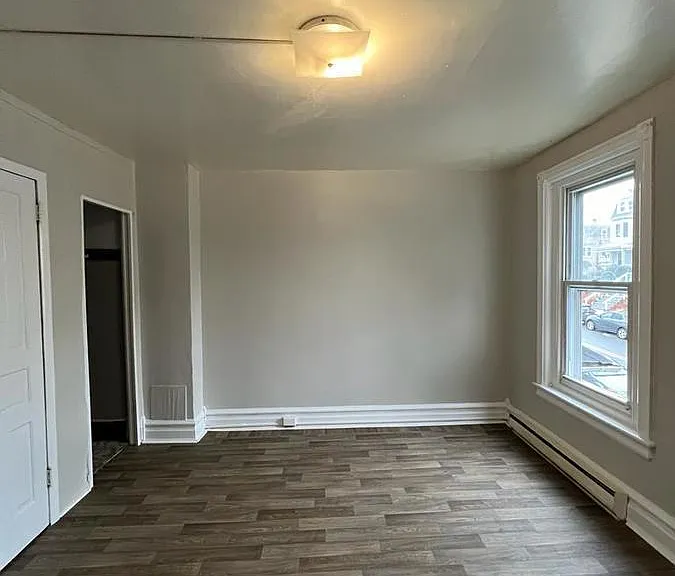 913 N 6th St — Photo 10
