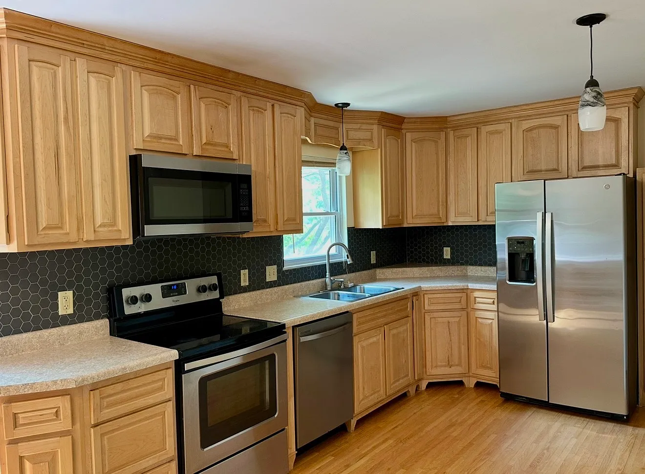 4 bed, 1092 sqft, $1,950 — Photo 1