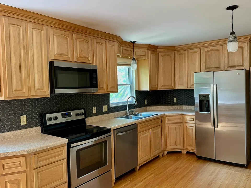 1225 Clairmont Ln