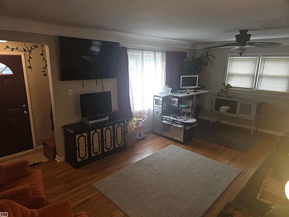 3rd image of 23805 Cushing Ave
