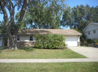 805 Hayward Ave, Streamwood, IL 60107
