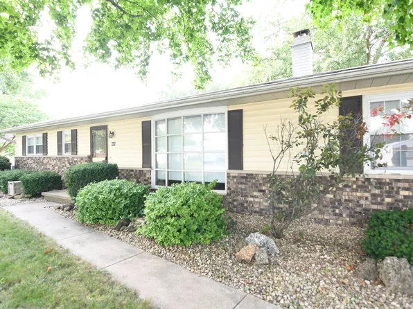 405 W 1st St, Stonington, IL 62567