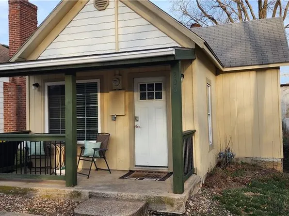 206 S Main St, Spring Hill, KS 66083