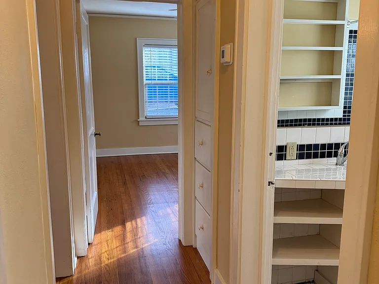 427 E Johnson St — Photo 14