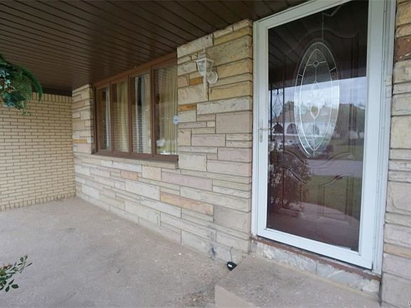 2nd image of 20 Villa Moraine Dr