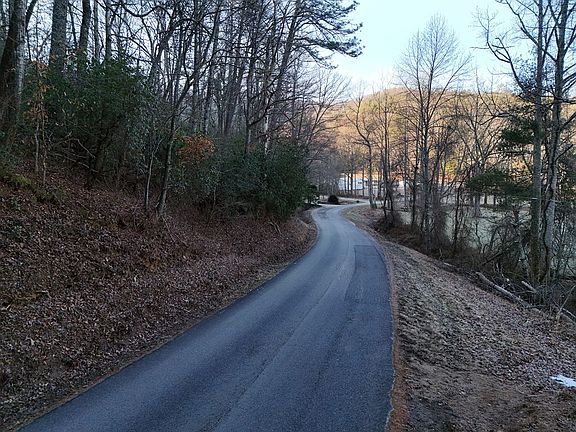5th image of 1 Papas Mountain Rd
