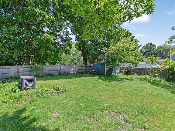 3rd image of 26 Friend St