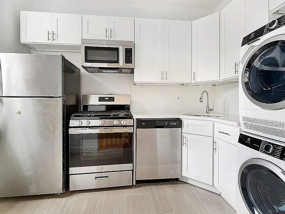 2nd image of 225 13th St APT B1