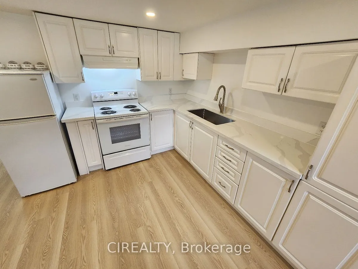 Building Photo - 31 Bailey Cres #LOWER