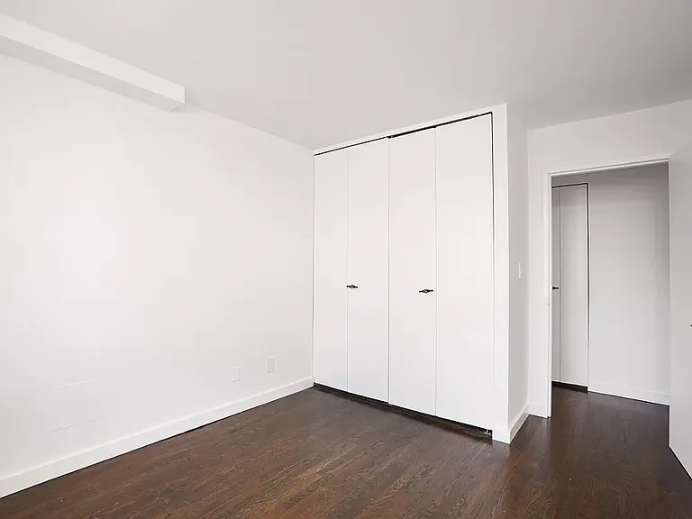 447 W 45th St #7A — Photo 8