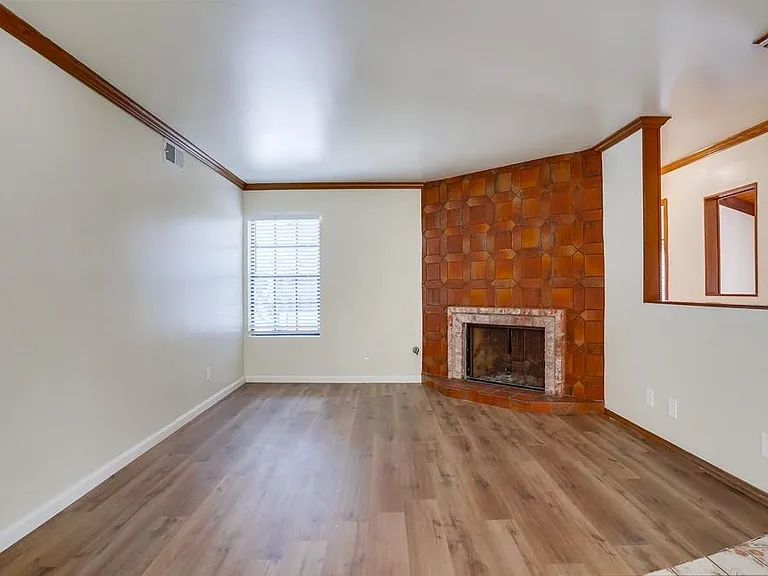 1307 Mackay Ln — Photo 8