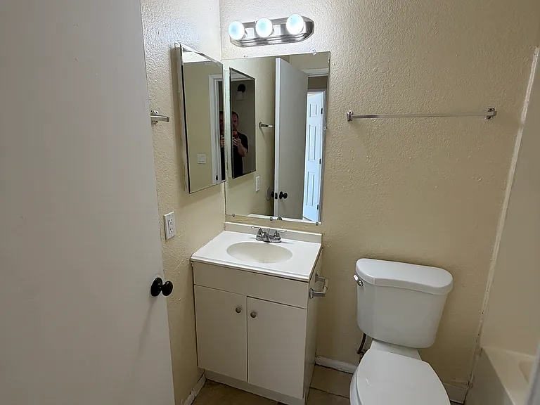 1757 E Harvard St #3 — Photo 8