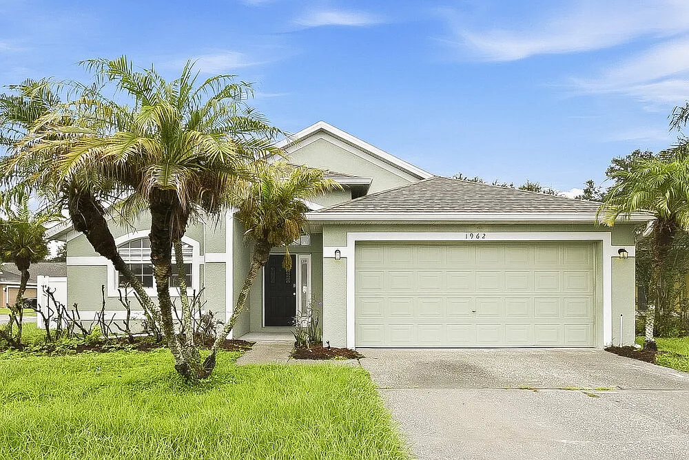 3 bed, 2.0 bath, 1644 sqft, $2,505 — Photo 1