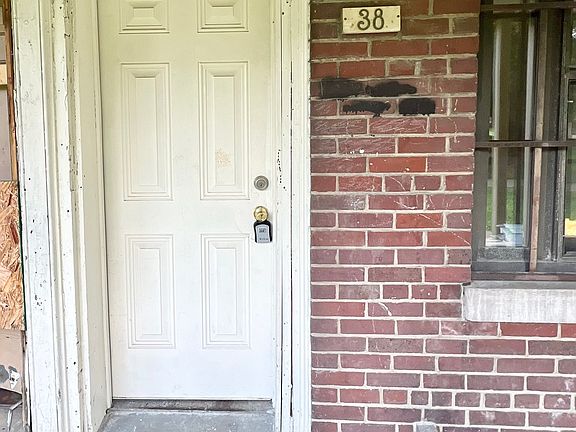 2nd image of 38 College Ct #38