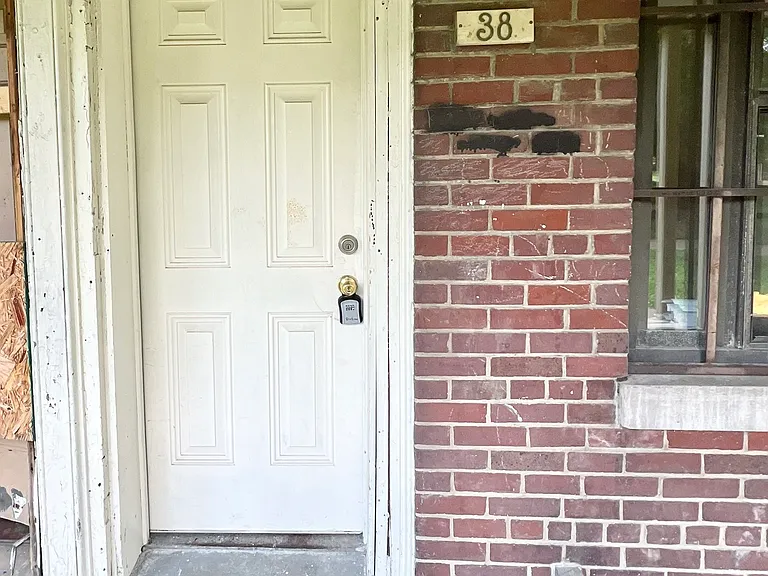 38 College Ct #38 — Photo 2