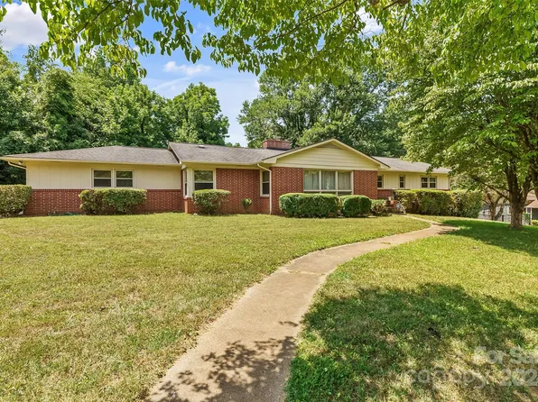 110 Holly Pl, Morganton, NC 28655