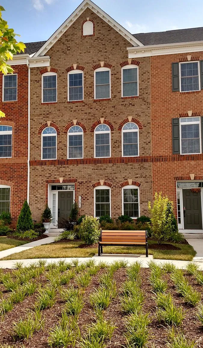 4 bed, 4.5 bath, $4,100 — Photo 1