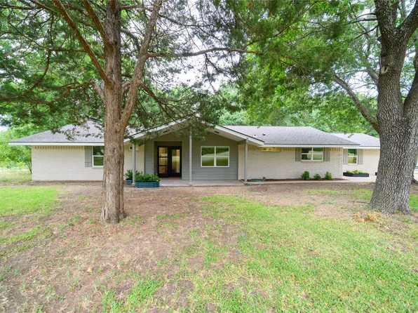 1401 S Joe Wilson Rd, Cedar Hill, TX 75104
