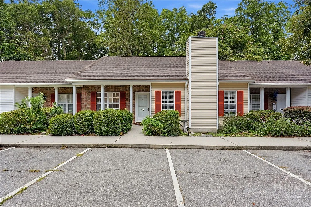 2 bed, 2.0 bath, 1160 sqft, $2,400 — Photo 1